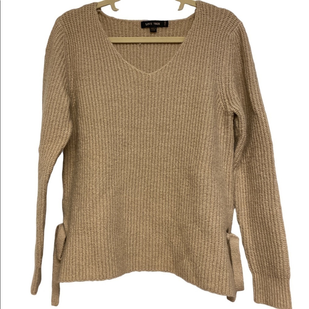 Love Tree sweater bottom side ties V-neckline long sleeves fuzzy Size Medium